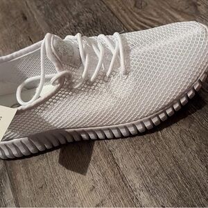 Daisy Fuentes White Mesh Sneakers